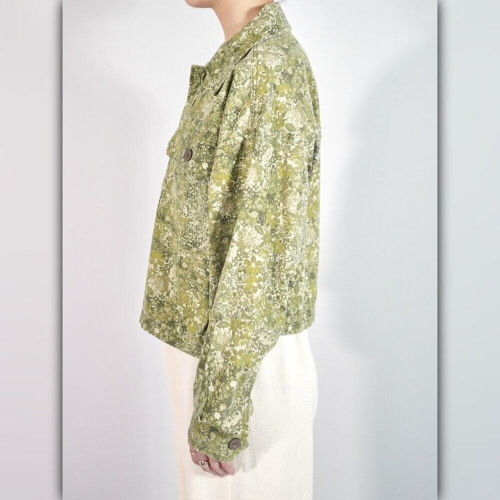 A525 • Floral Print Cropped Utility Jacket - Picture 3 of 7